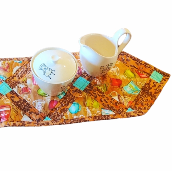 🗺️ Table Runner Homemade Quilted Coffee Cafe Caffeine Themed EUC 32 ½" x  8 ½" - Picture 4 of 12